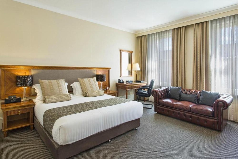 Deluxe Suite with Spa Bath