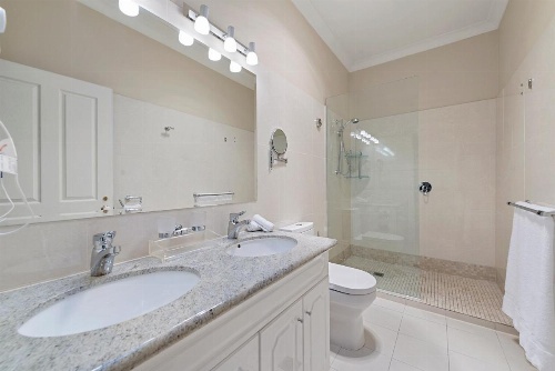 The Grand Hotel Launceston image 25